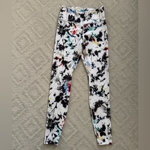 Nike/ DryFit/ Women Activewear/ Multicolor Abstract Cropped Leggings/ S
